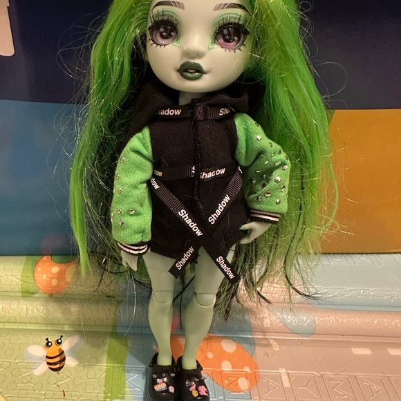 Shadow High Doll – Green Hair - Picture 11 of 12